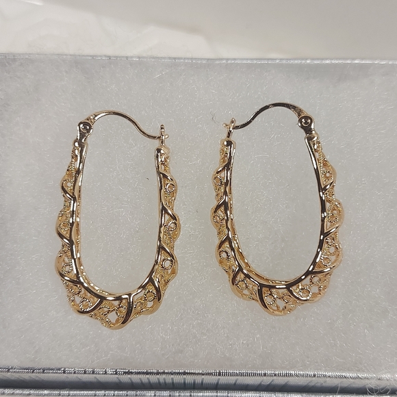 GOLD PLATED FASHION HOOP EARRINGS - Picture 2 of 13